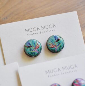 Strelitzia and red finch studs