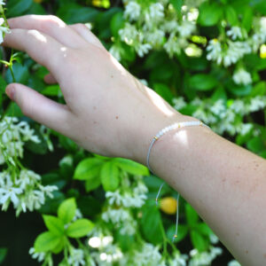 Natural white beaded adjustable bracelet