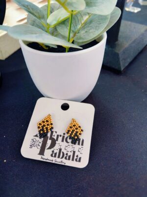 Tholwana stud earrings, black and gold