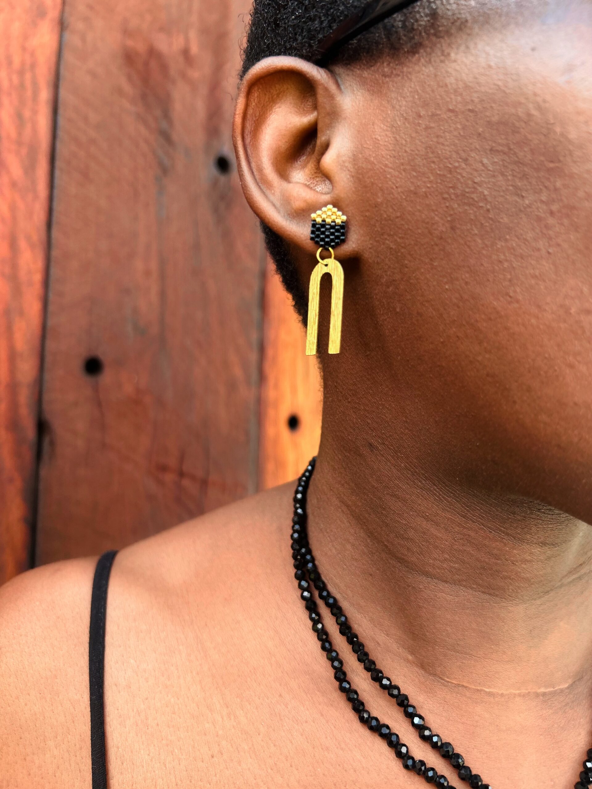 Bonolo Earrings-black and gold with curve