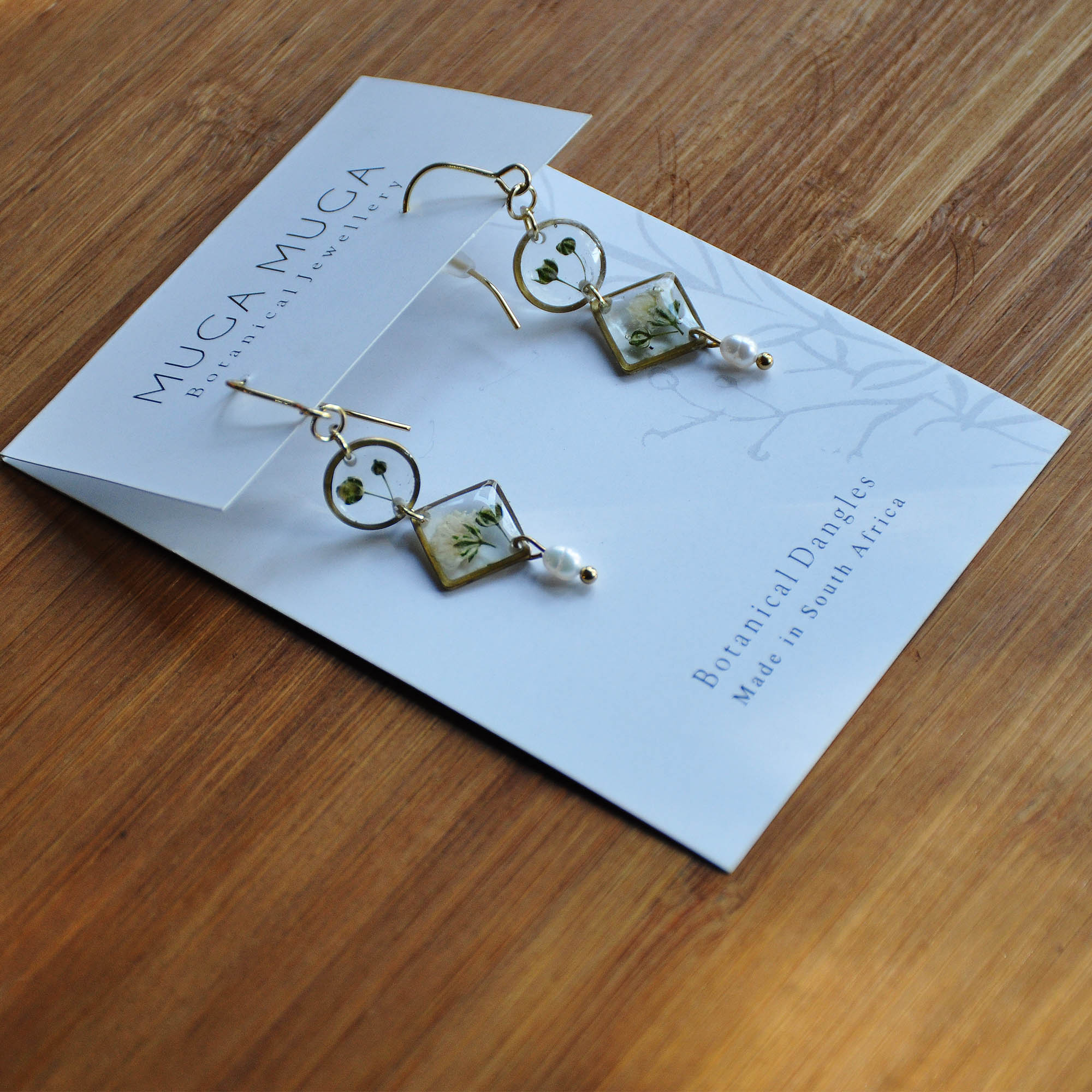 Linked baby's breath dangles with pearls - Image 2